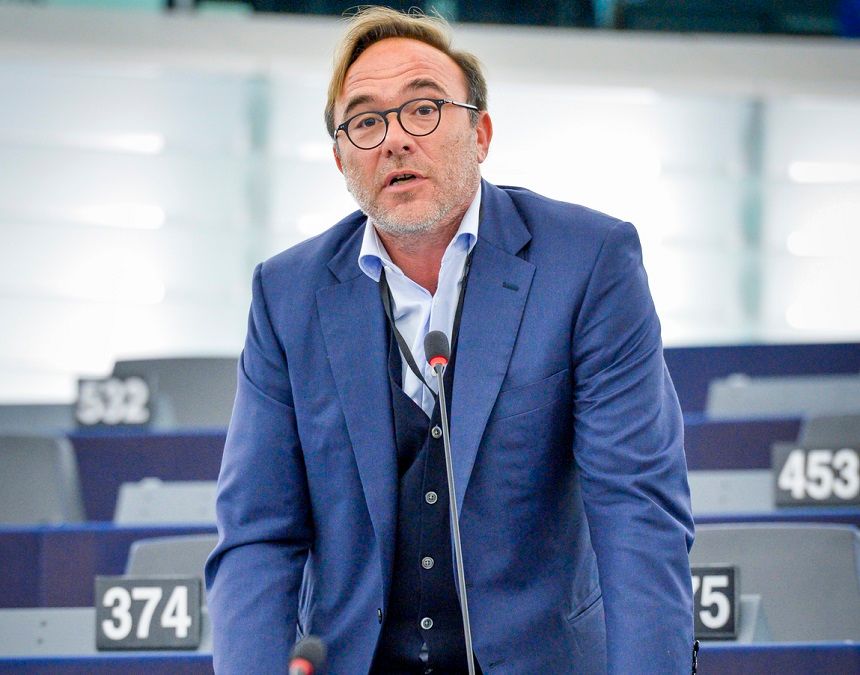  Petros Kokkalis MEP The Left/SYRIZA on euractiv: ΄“We need to leave behind all paradigms of the past, and join forces beyond the confines of our political silos, and build back better. Be bold. For there is no normal to return to anymore.”