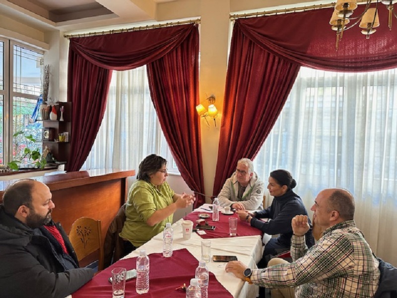 Συνάντηση εργασίας της Βουλευτή Μαρίνας Κοντοτόλη με τον πρόεδρο κ. Γιάννη Κουρούπα και τα μέλη της Ένωσης Ξενοδόχων Τρικάλων