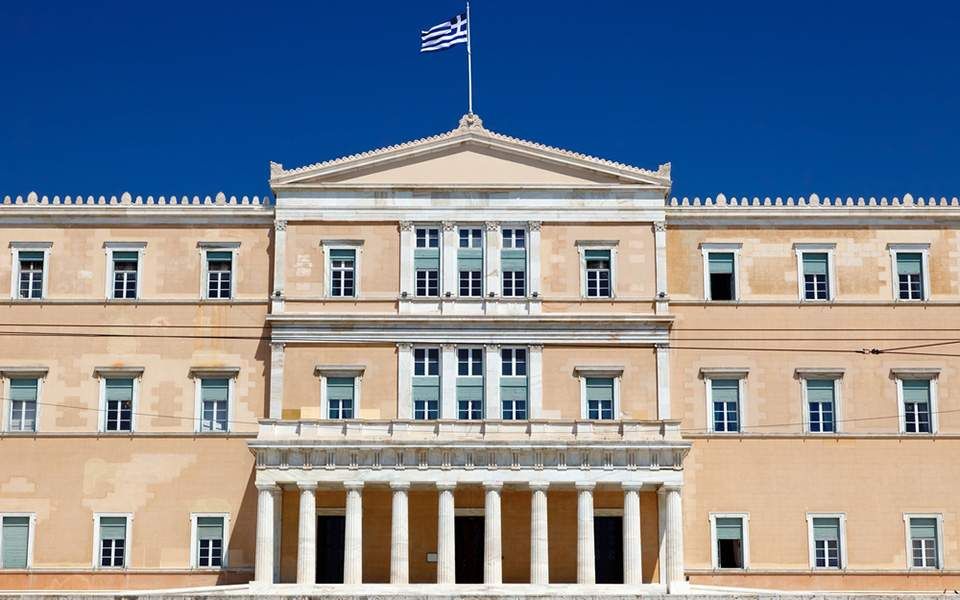 Ερώτηση  βουλευτών ΣΥΡΙΖΑ - ΠΣ:  «Συνταγματικά και Ηθικά ζητήματα εγείρονται από την τροπολογία της Κυβέρνησης για την επιστροφή αναδρομικών στους Συνταξιούχους κατόπιν δικαστικής δικαίωσής τους»